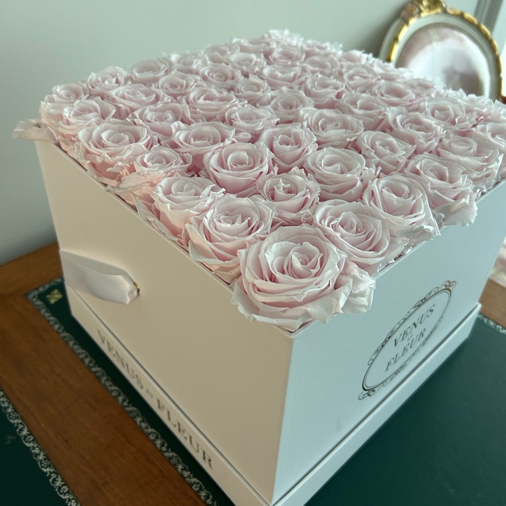 Venus et fleur designer flower arrangement